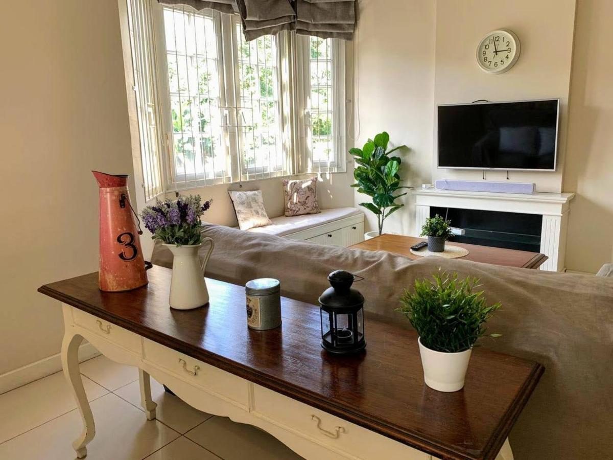 Cottonwood Bed & Breakfast House Bandung Exterior foto